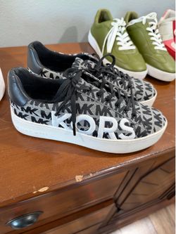 Michael kors woman’s sneakers 8.5