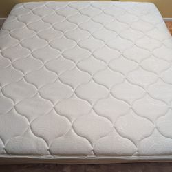 Simmons Beautyrest Kin,g mat,tress 12 inch, Firm Type. Box Sprin,g Available For Extra Fees.