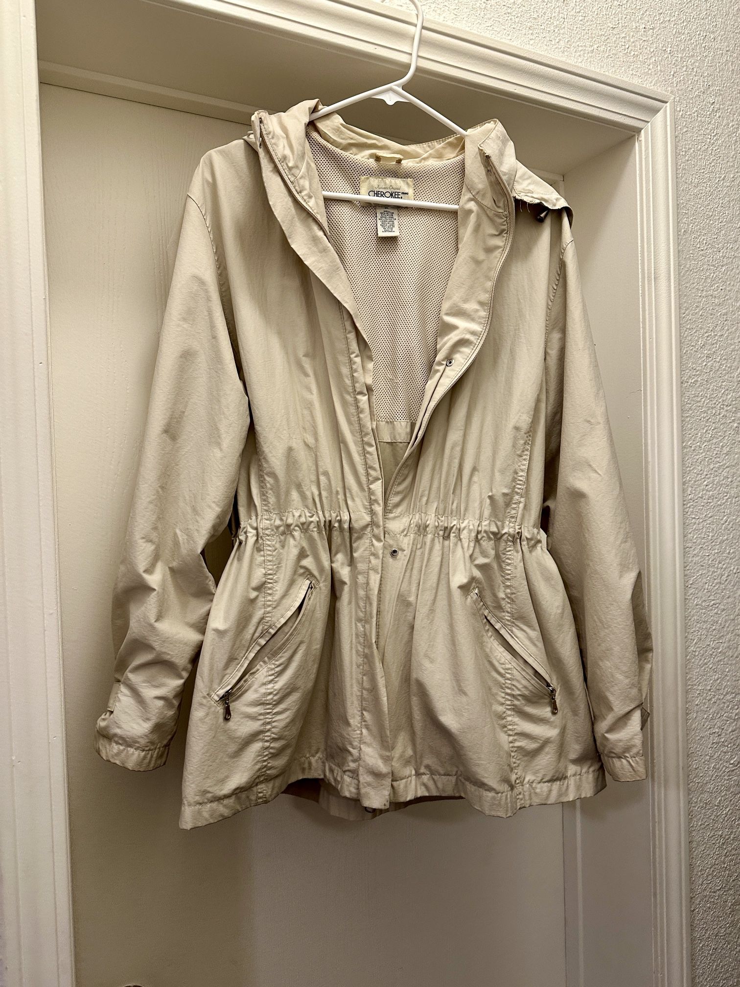 Woman’s XL Windbreaker With Hood