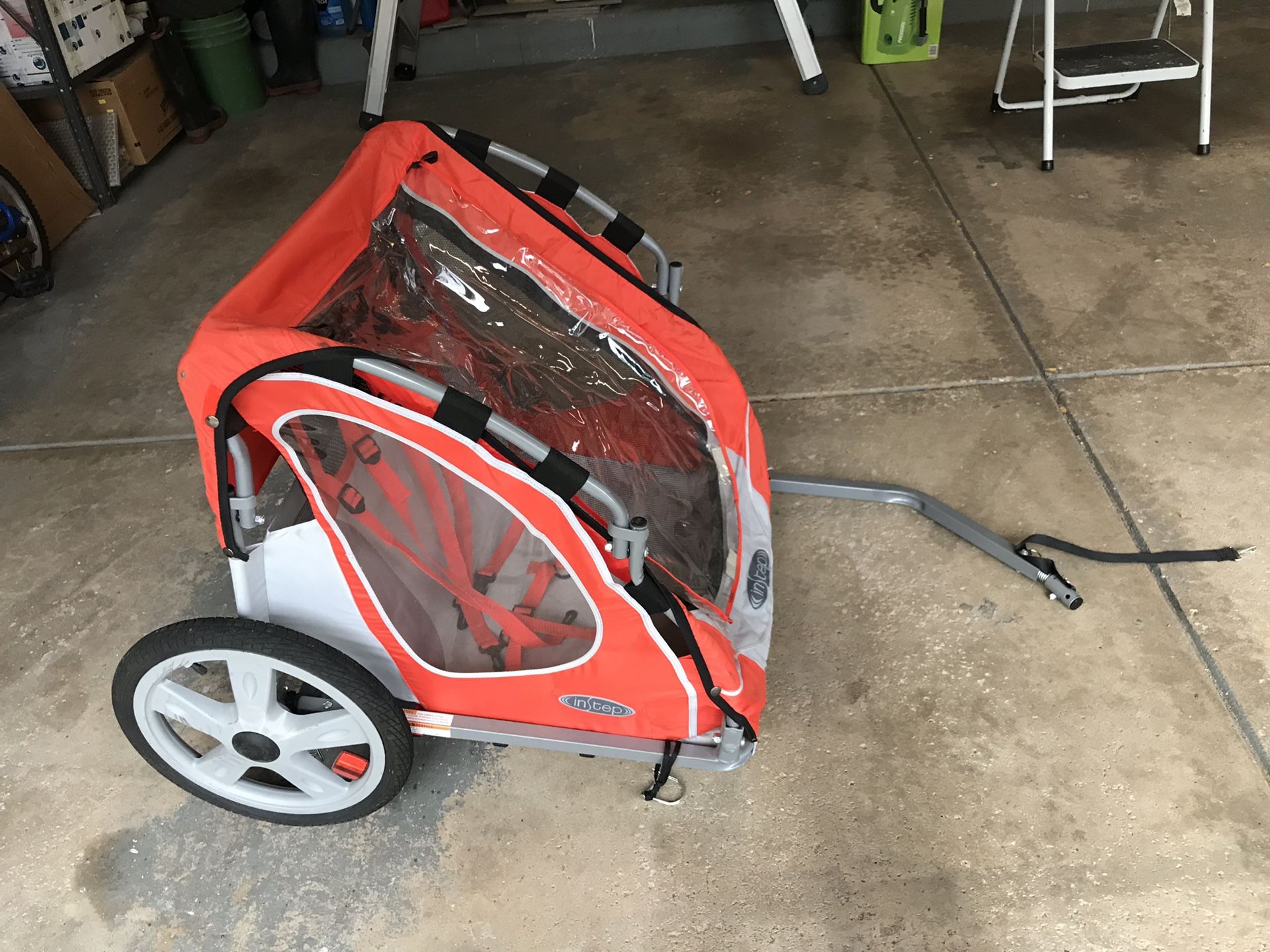 Instep bike trailer. Well kept. Being stored indoor!