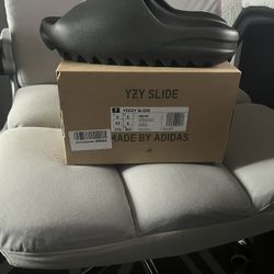 Adidas Yeezy Slides Onyx Size 9