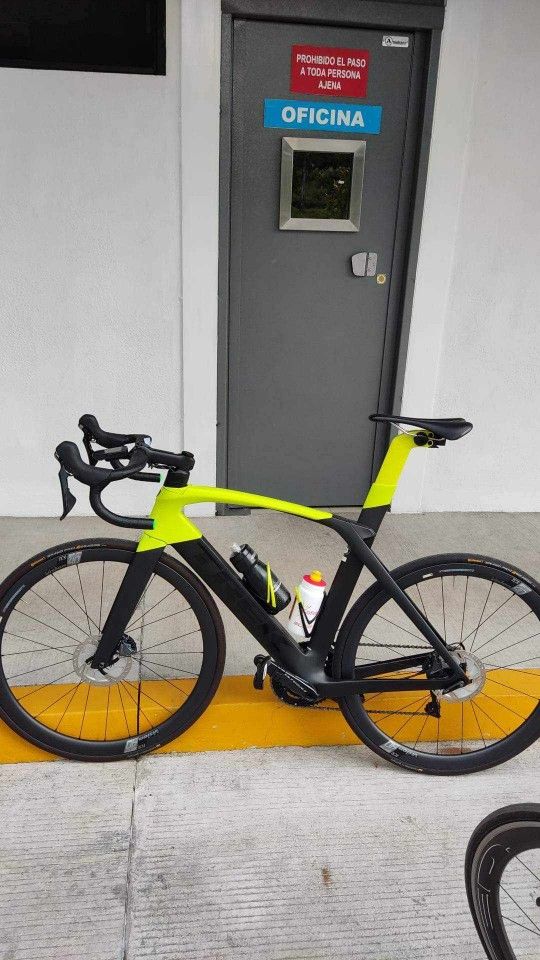Road Bike Trek Madone Sl6 54cm.