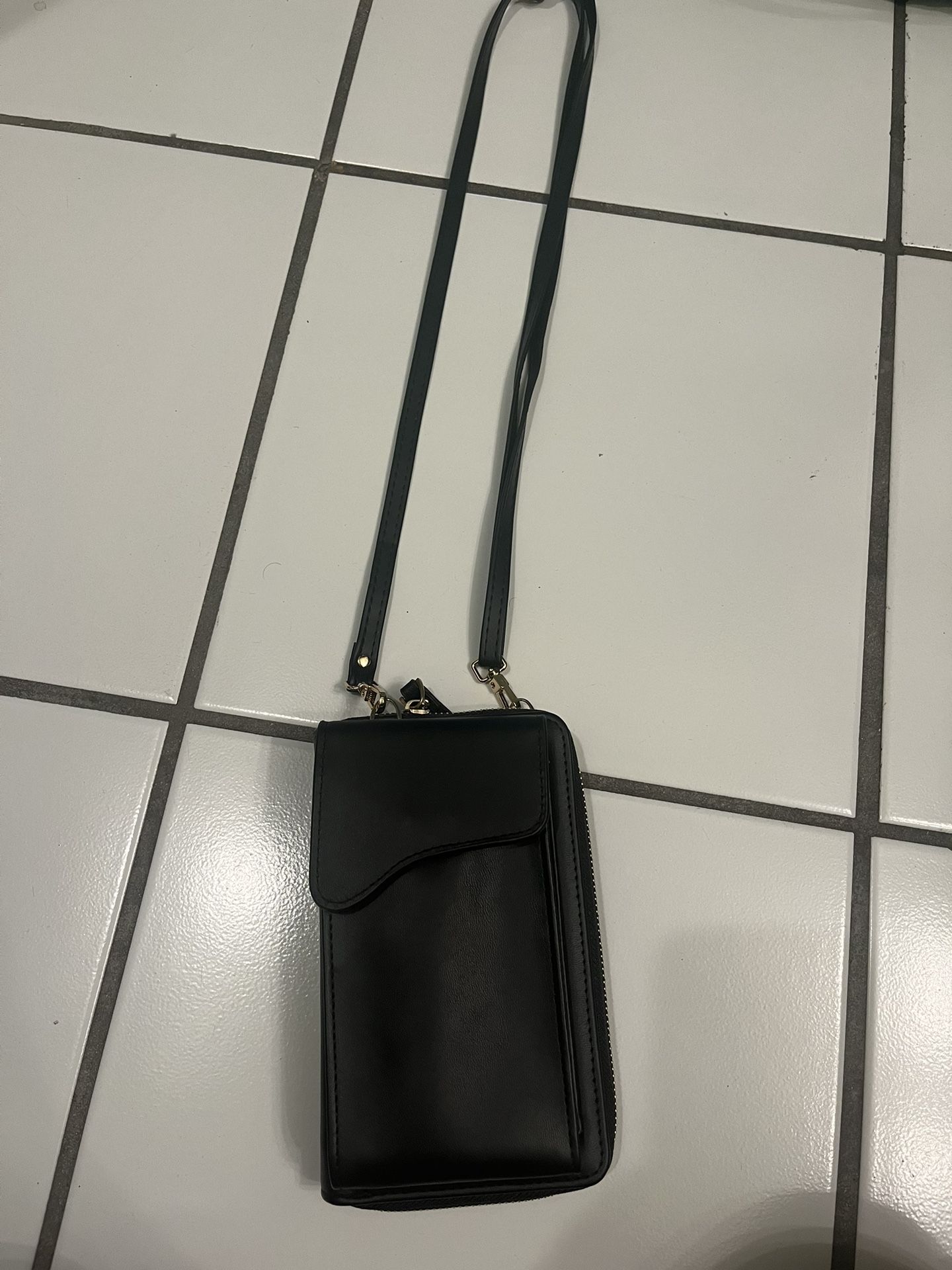 Black Crossbody purse With Cell Phone Pocket