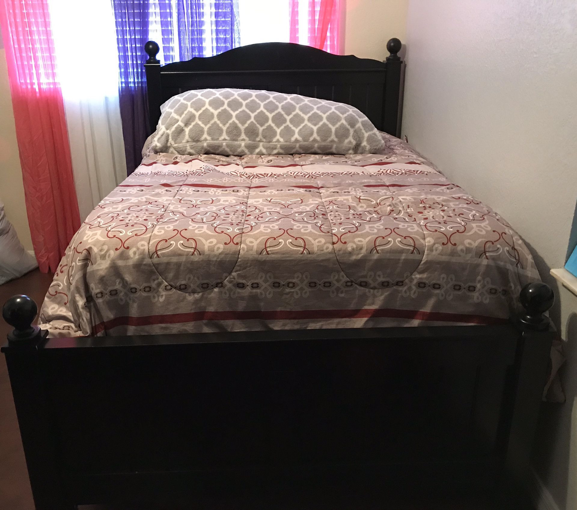 Full size bed and chest drawer