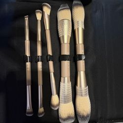 Monat Make Up Brushes