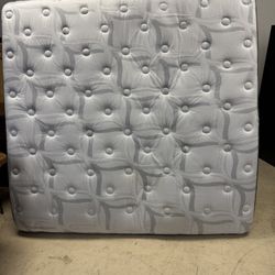 King Pillow Top Mattress With Box Spring 