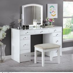 Vanity:(Model- Louise)