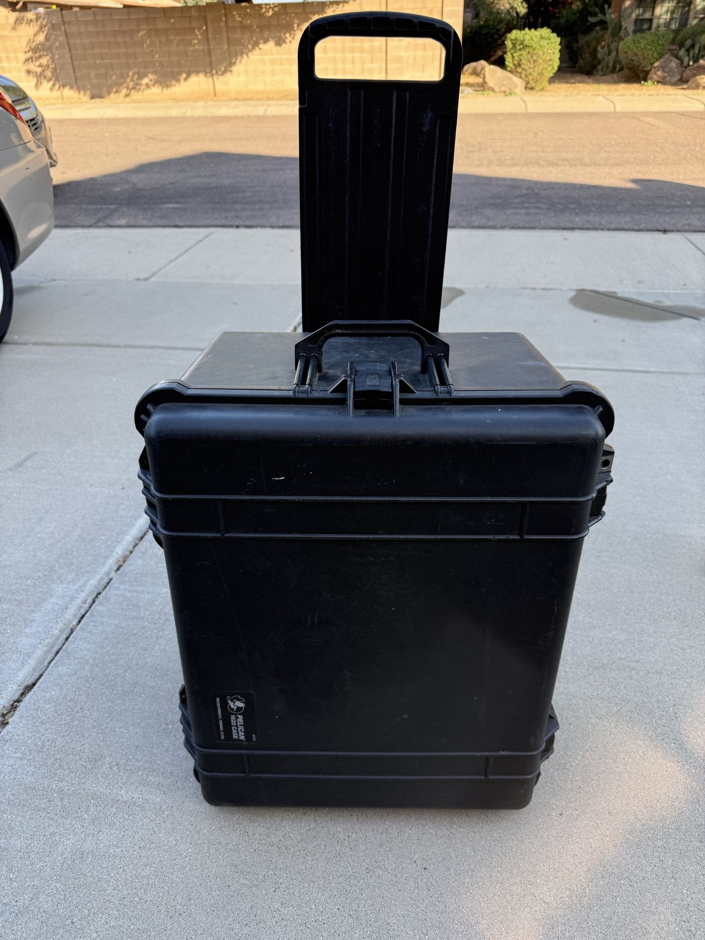 Pelican Case 1620 Hard Case With Foam Black Hard Rolling Travel Case