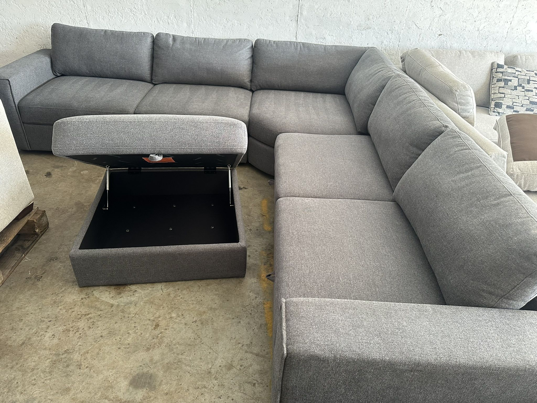 Thomasville Bryden Fabric Sectional with Storage Seats and Ottoman Retails for over $1,800 It’s new Features: Modern Style with a Clean Look Hidden