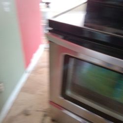 Like new whilpool electric stove/oven