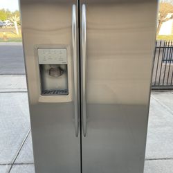 Refrigerator GE Stainless Steel Counter Depth 