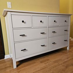 Clean and Nice White 8 Drawer Dresser.