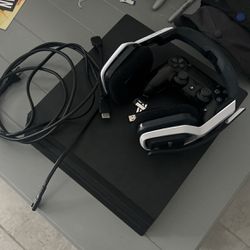 PS4 With Controller And Headset 