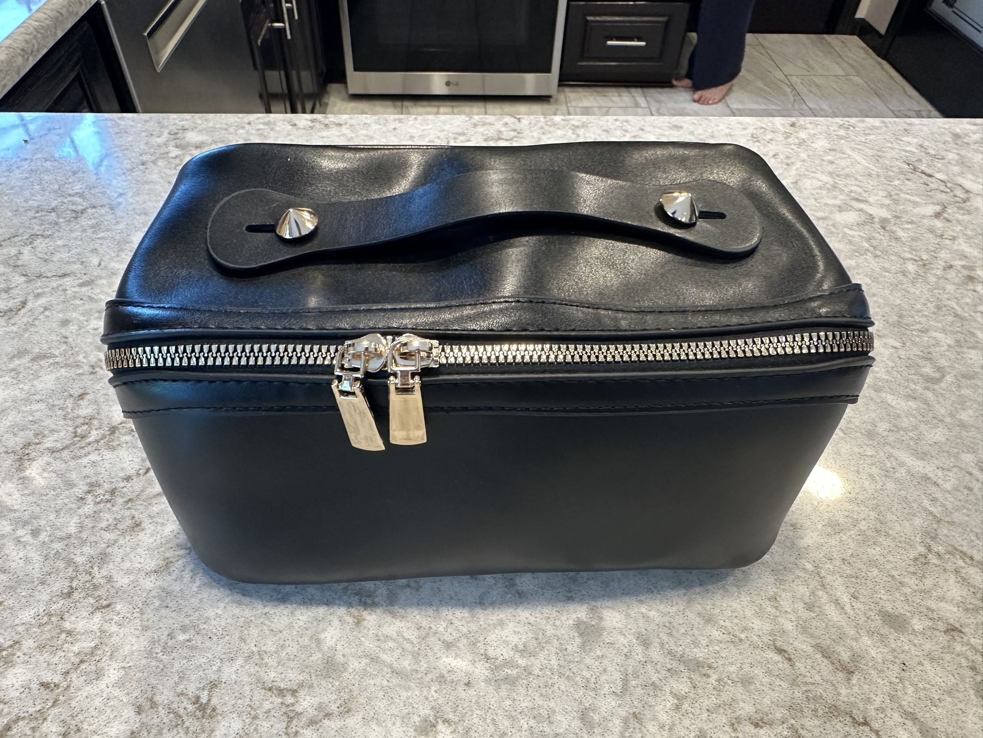Travel Makeup Bag – Large, Waterproof, Black Organizer