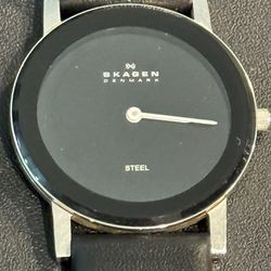 Skagen 39LSLB Ultra Slim Black Dial Mens Watch Runs New Battery. Needs new watch band 