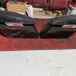 Vivid Black Hard Saddlebags Fit For Harley Touring '14-'23.5