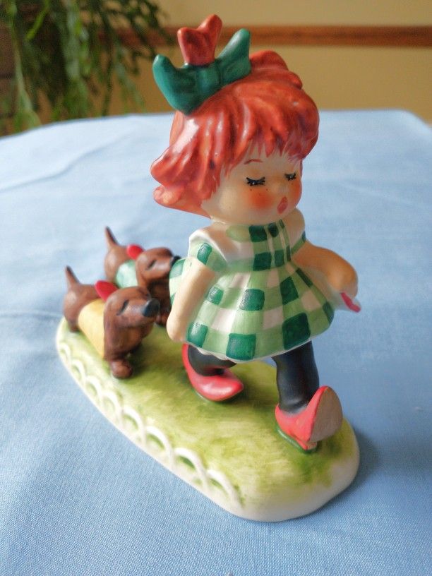 Goebel Red Head with dachshunds “Putting on the dogs” 1953 BYJ 25 5.5”H