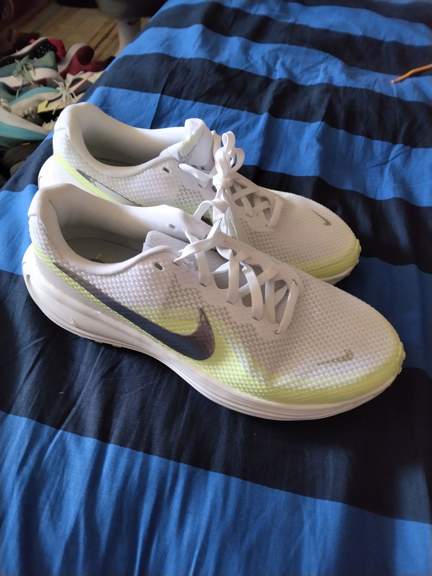 Nike,minty green, 8.5