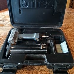 Craftsman 18 Gauge Bead Nailer In Bostitch Case