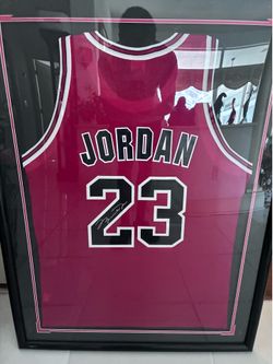 Michael Jordan #23 signed bulls jersey with COA