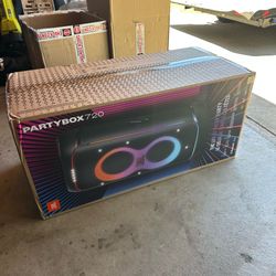 JBL 720 party box New!