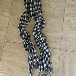 Women’s Ruffled Black/White Checkered Unmarked Scarf