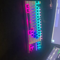 Apex Pro Tkl With White Custom Keycaps