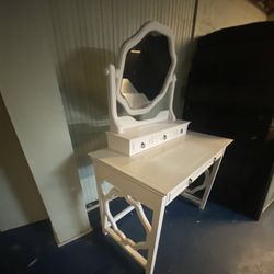 Pottery Barn Tern - Elsie Vanity Desk Hutch
