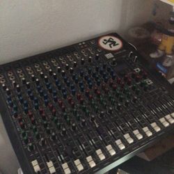 24 Channel mixer Beribgher  sound Board