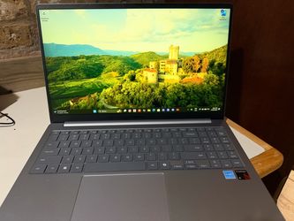 Samsung Galaxy Book4 Edge 15.6” – 16GB RAM / 512GB SSD