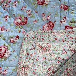 SIMPLY SHABBY CHIC BLUE FLORAL COTTAGE ROSE PRINT COTTON KING REVERSIBLE QUILT.