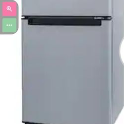 Magic Chef Mini Fridge With Freezer 3.1 Cu Ft