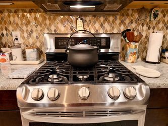 LG 30” Stainless Steel Double Oven Gas Range – 5 Burner – Excellent Condition