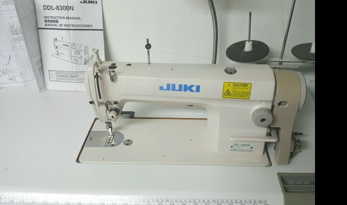 Máquina Industrial. JUKI DDL8300N HighSpeed, 1Needle, Lockstitch