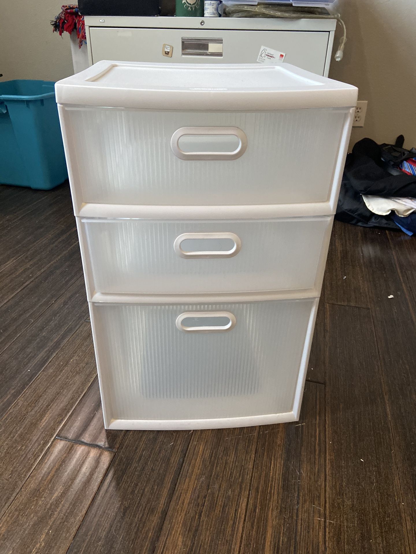 Sterilite 3 drawer container