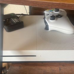 Xbox One Slim 