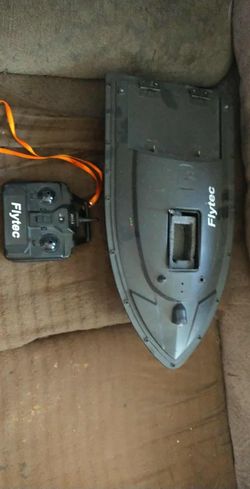Flytec RC Fishing Bait Boat with Remote
