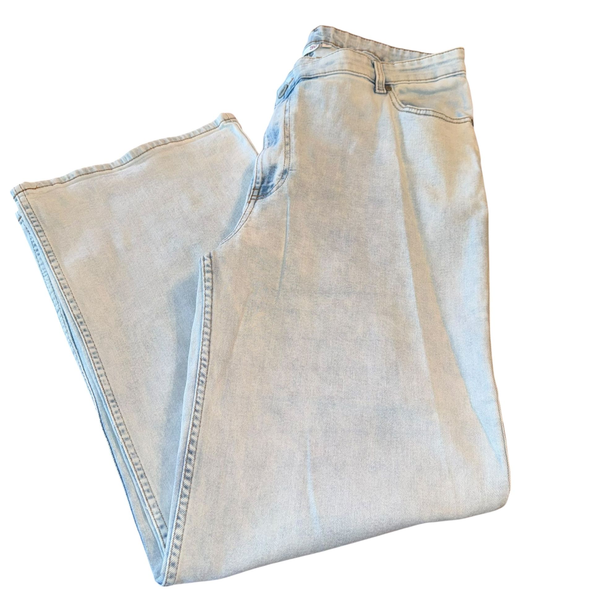 SO Wide-Leg Jeans Womens 17 Blue Light Wash Denim Cotton Blend High Rise Zip Fly These SO Wide-Leg Jeans for women in size 17 are a classic and comfo