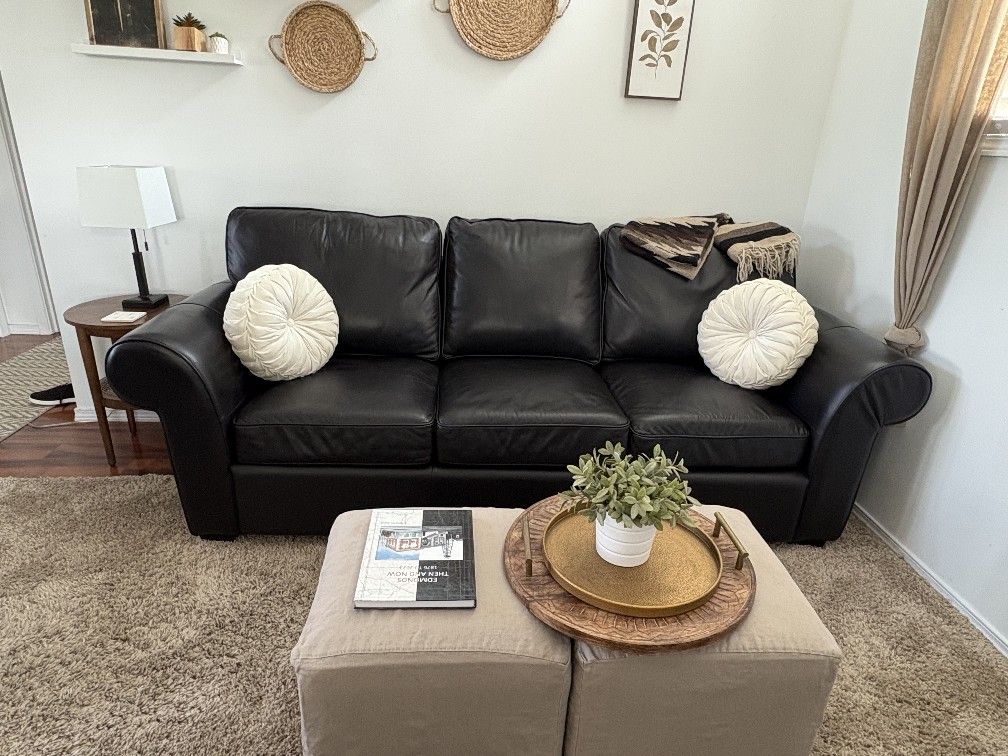 Beautiful Black Leather Sofa (Excellent Condition