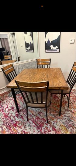 Kitchen dinner table