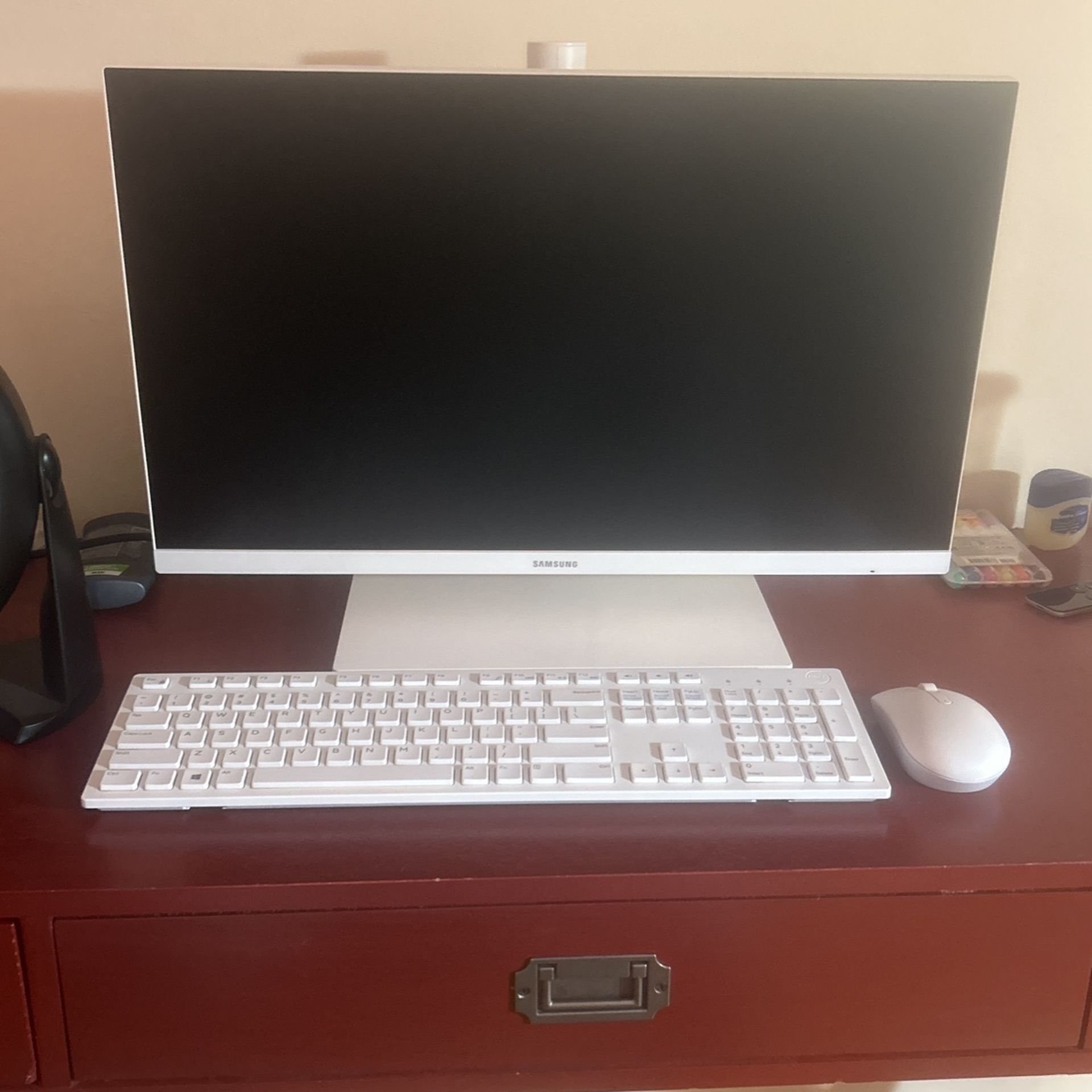 21” Samsung Monitor With Wireless Key bored And Mouse