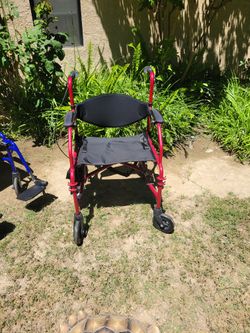 Medline Walker/wheelchair convertible