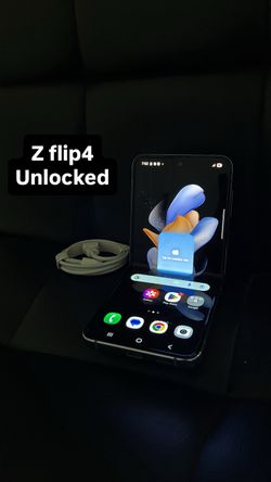 Samsung Z Flip4  5g. Like New & Unlocked!