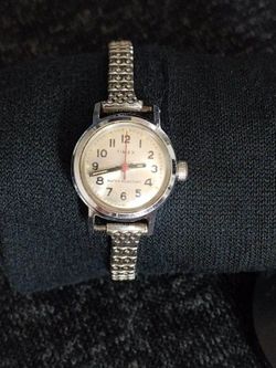 Timex Silver Tone Dial Easy Reader Woman's Watch 36 mm ( Batteries Not Included)