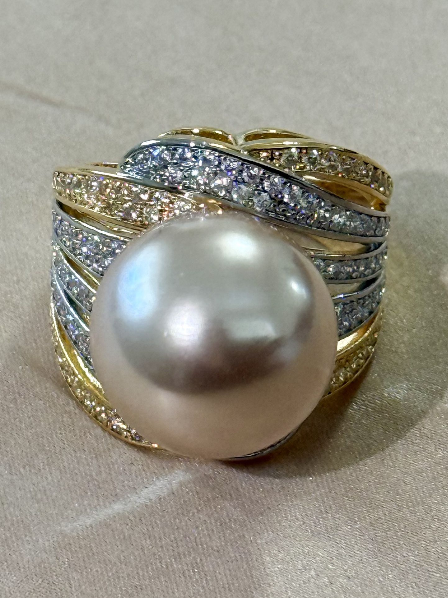 NWOT Gorgeous Champagne Color Pearl Two Tones With accents Band Ring in 6/7