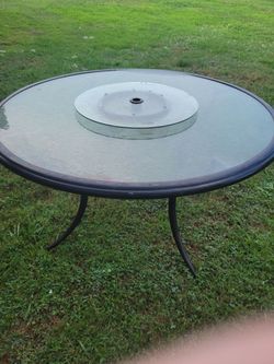 Round Outdoor Table w.Lazy Susan Center