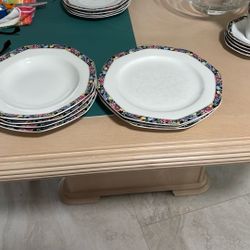 3 Dinner Plates 4 Soup Bowls $5.