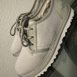 Uggs Youth Size 5  New