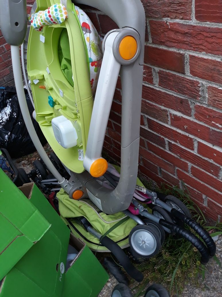 BABY BOUNCER AND 2 STROLLER MUST GO ASAP!!