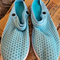 WATER/SPORTS SHOES